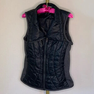 Athleta Vail Vest Black Grey Small Semi-Fitted PrimaLoft Eco Polyester travel